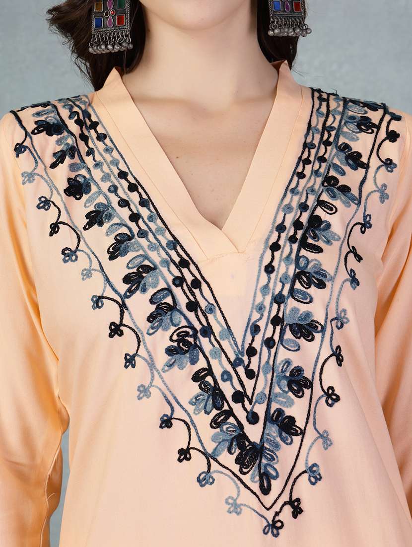 women embroidered three quarter sleeve kurta pant set - 21956975 -  Standard Image - 5