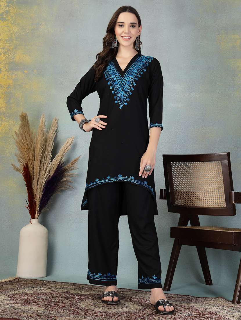 women embroidered three quarter sleeve kurta pant set