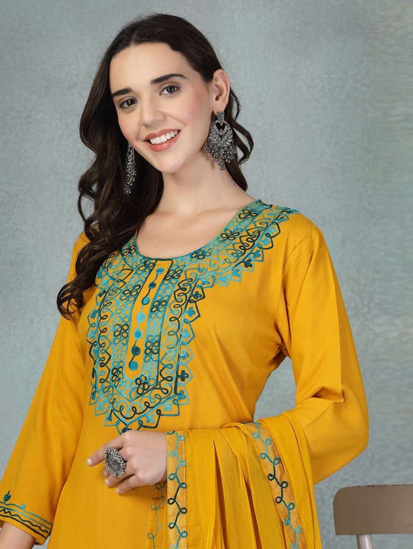 women three quarter sleeve kurta pant with dupatta set - 21956983 -  Standard Image - 5