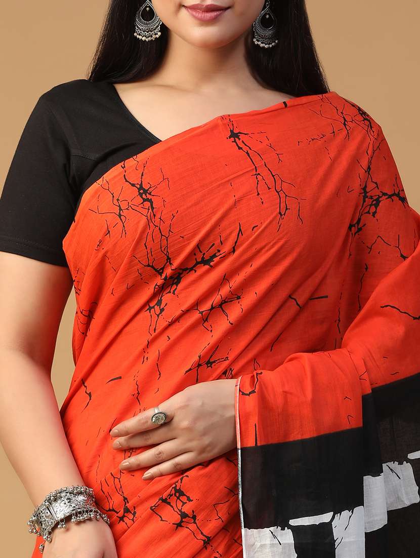 women printed casual wear saree with blouse - 21957827 - Standard Image - 5