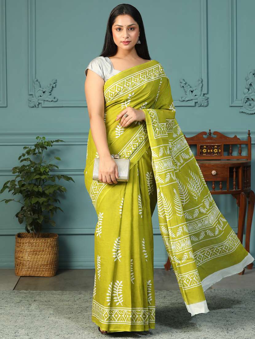 women printed casual wear saree with blouse - 21957828 - Standard Image - 3
