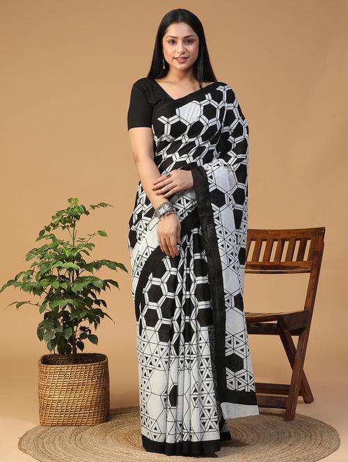 women printed casual wear saree with blouse - 21957837 - Standard Image - 0
