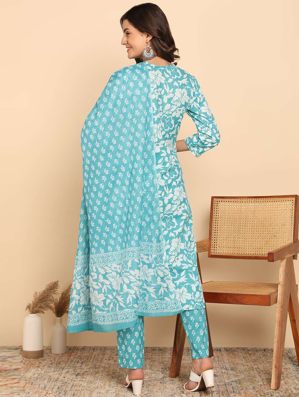 women three quarter sleeve kurta pant with dupatta set - 21957926 -  Standard Image - 3