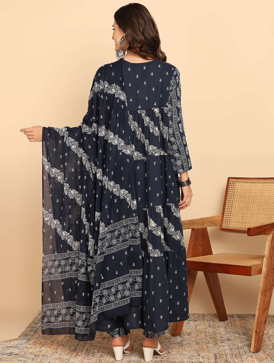 women long sleeve anarkali kurta pant with dupatta set - 21957930 -  Standard Image - 3