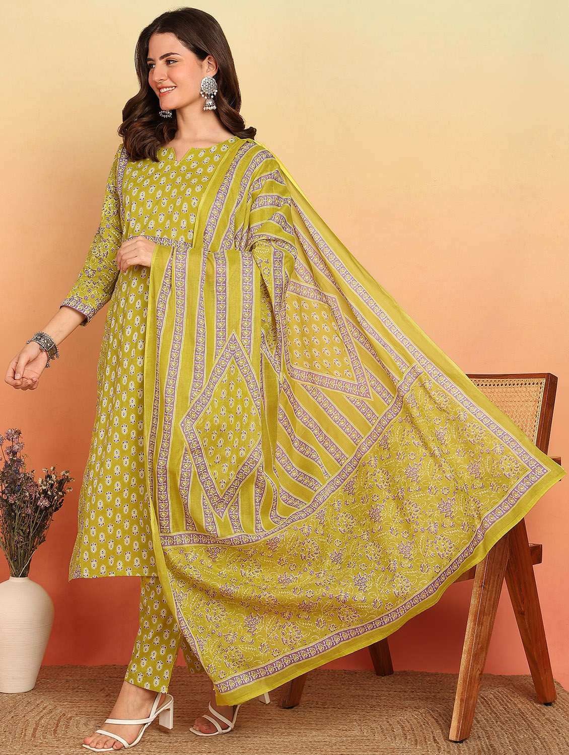 women three quarter sleeve kurta pant with dupatta set - 21957932 -  Standard Image - 3