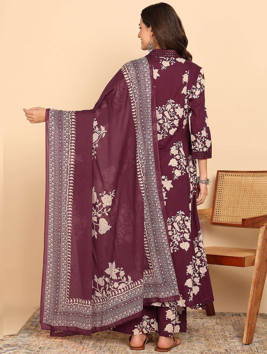 women three quarter sleeve kurta palazzo with dupatta set - 21957933 - Standard Image - 3