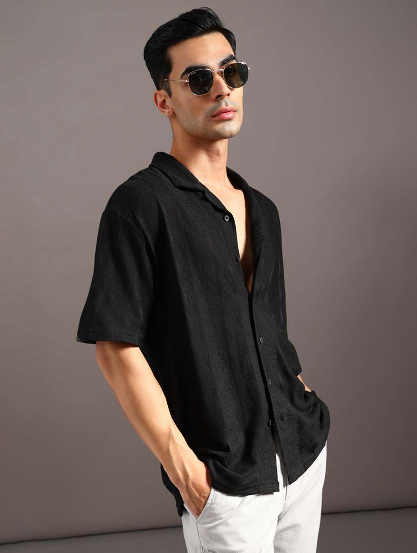 men self design short sleeve loose fit casual shirt