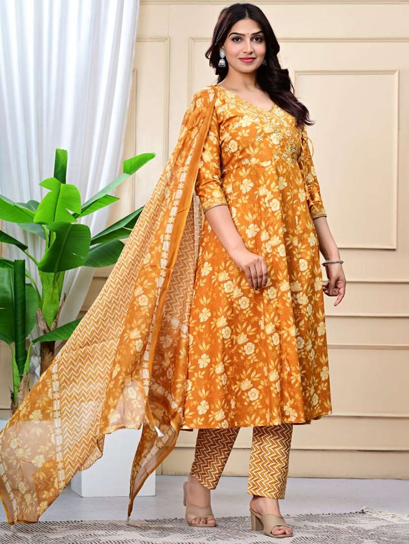 women three quarter sleeve anarkali kurta pant with dupatta set - 21958327 - Standard Image - 3