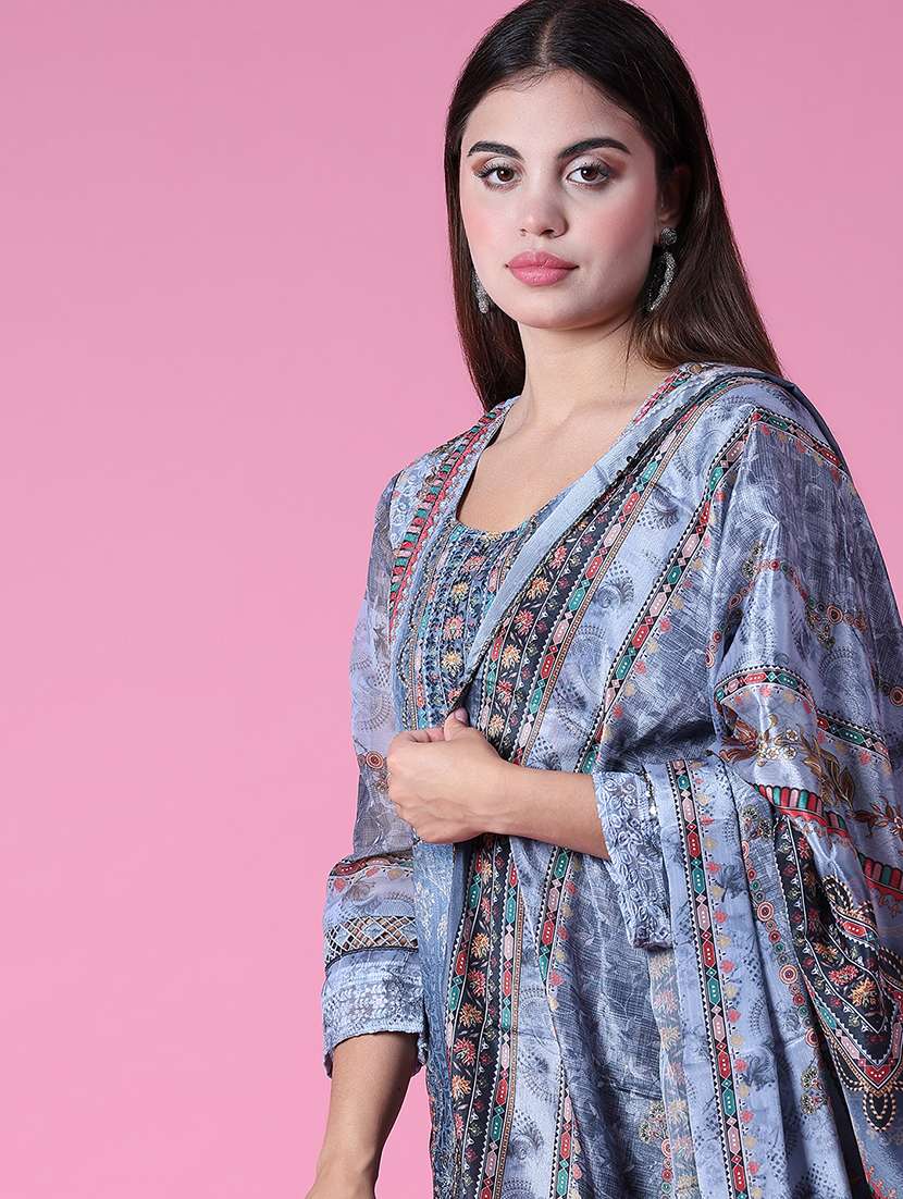 women three quarter sleeve kurta pant with dupatta set - 21958714 -  Standard Image - 3