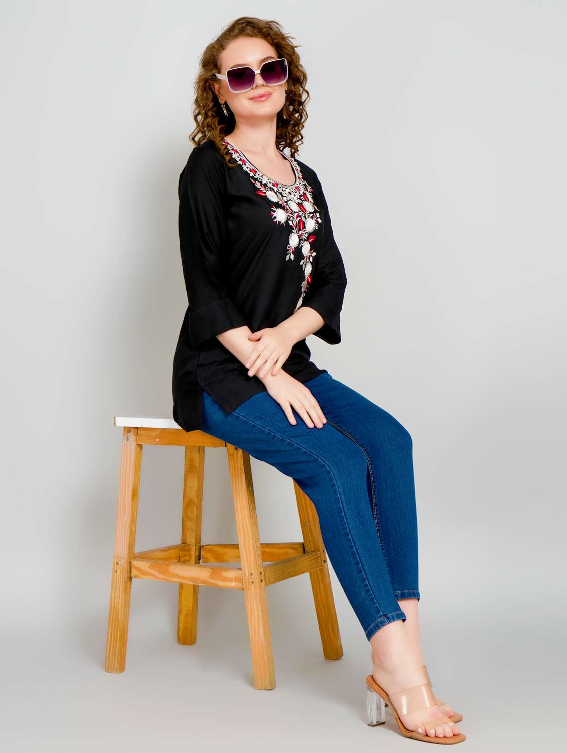 Women Embroidered Three Quarter Sleeve Straight Kurti