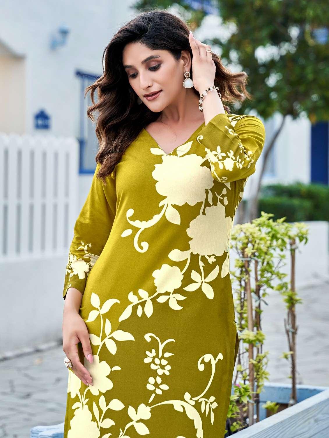 women floral printed long sleeve straight kurta - 21959411 -  Standard Image - 3