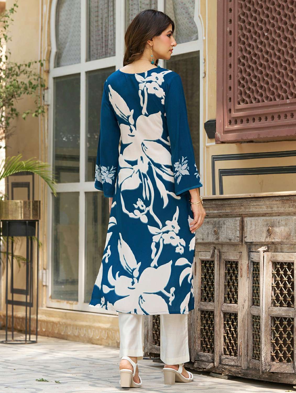 women floral printed long sleeve straight kurta - 21959422 -  Standard Image - 3