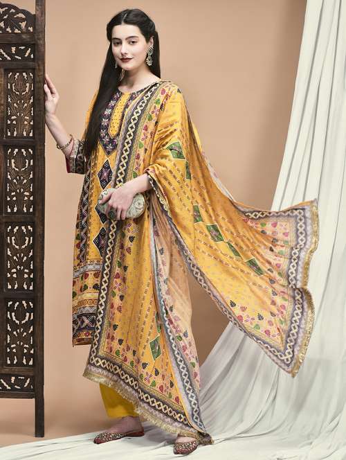 women three quarter sleeve kurta pant with dupatta set - 21959513 - Standard Image - 0