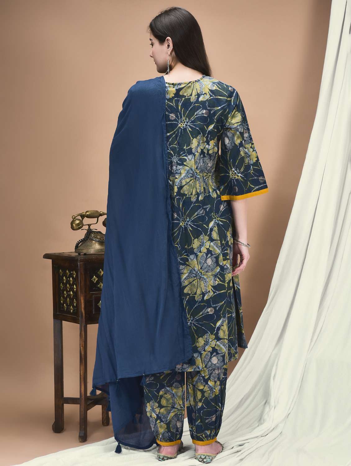 women three quarter sleeve kurta salwar with dupatta set - 21959520 -  Standard Image - 3