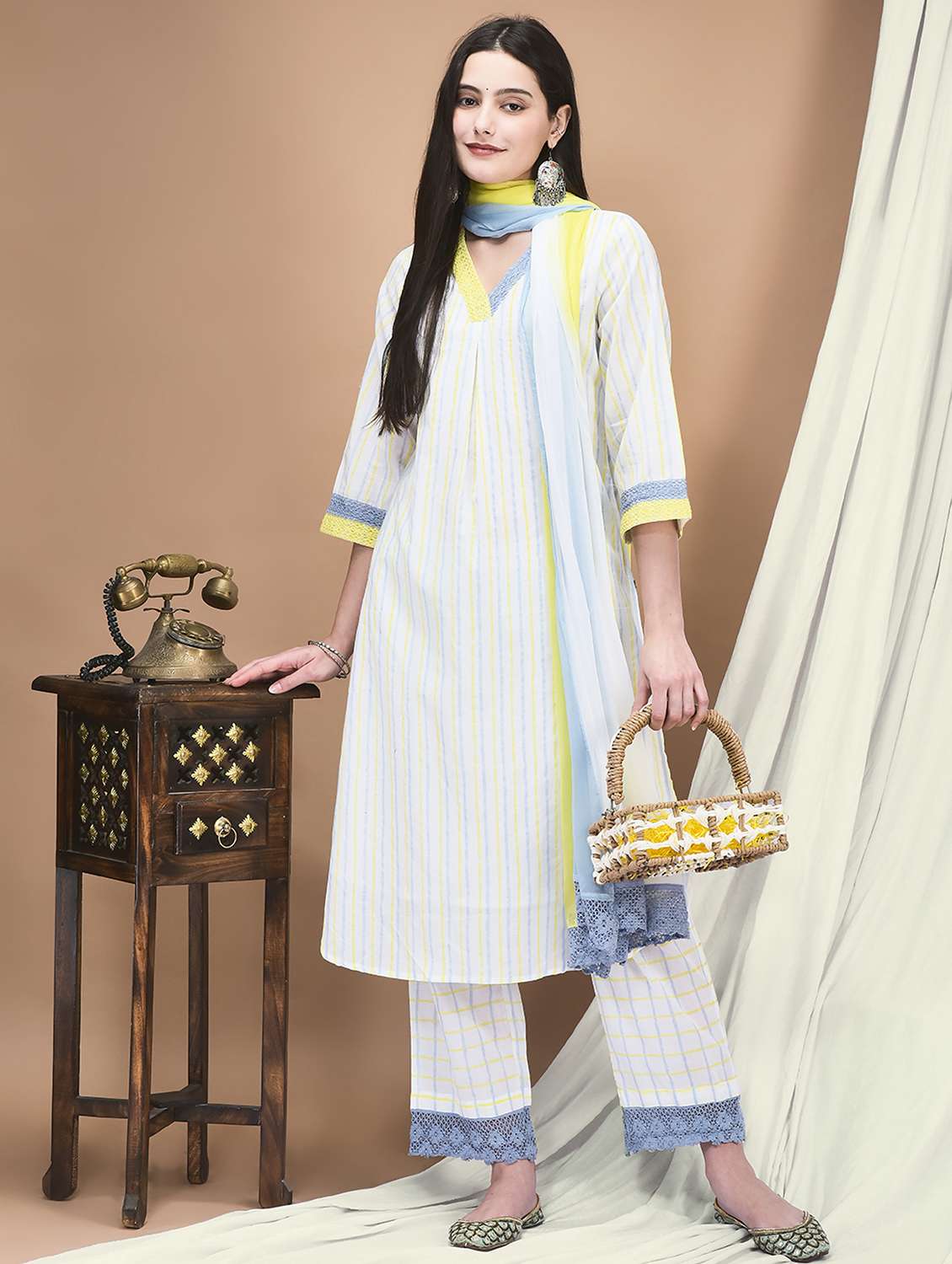 women three quarter sleeve kurta pant with dupatta set - 21959522 - Zoom Image - 0
