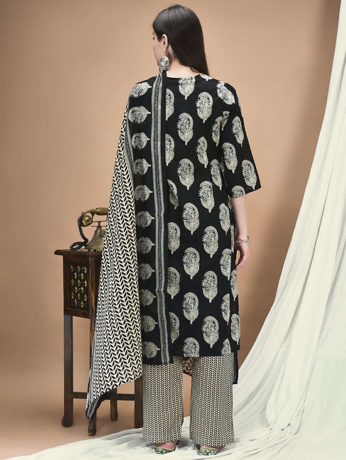 women three quarter sleeve kurta pant with dupatta set - 21959529 - Standard Image - 3