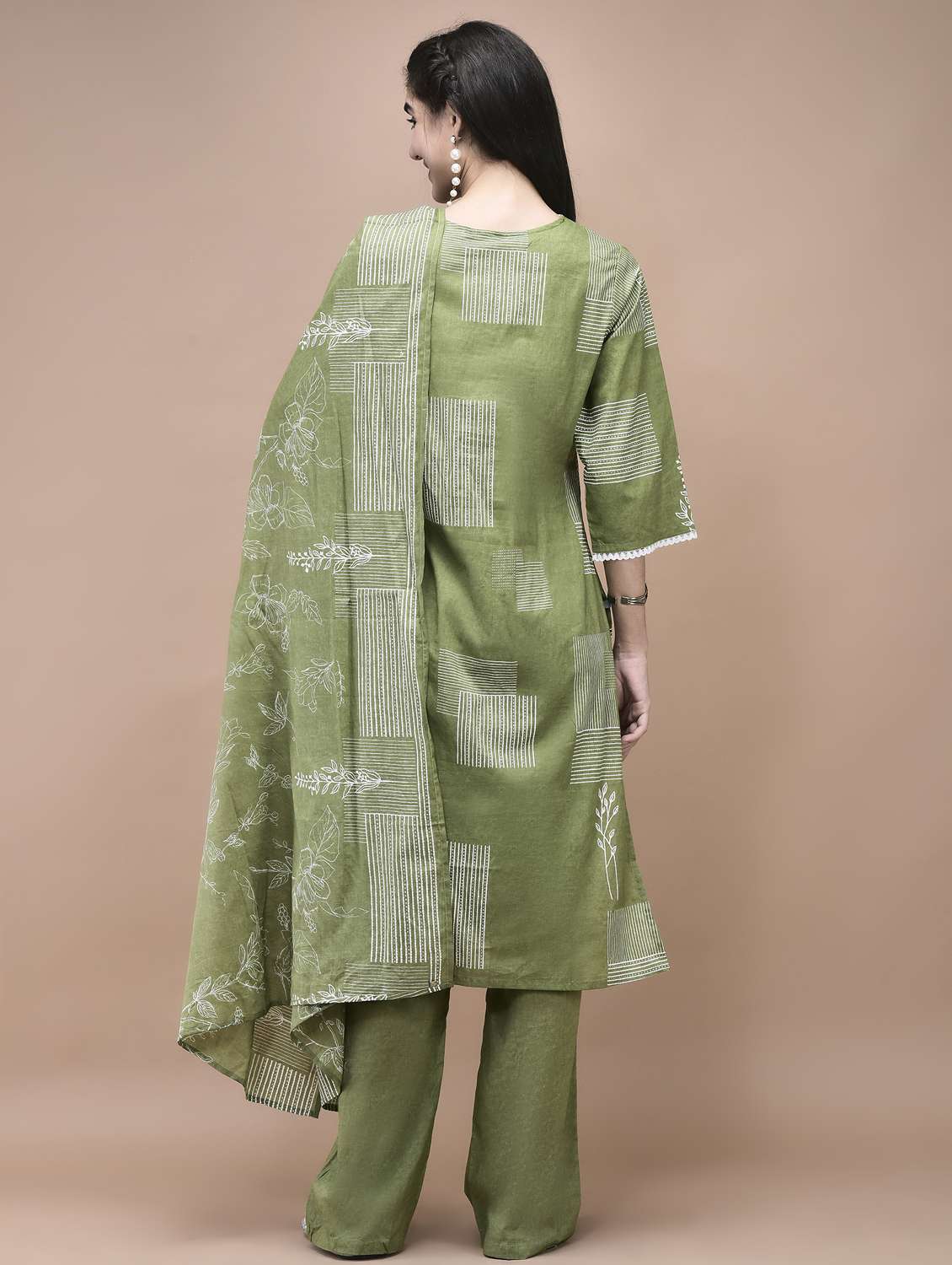 women three quarter sleeve kurta palazzo with dupatta set - 21959533 -  Standard Image - 3