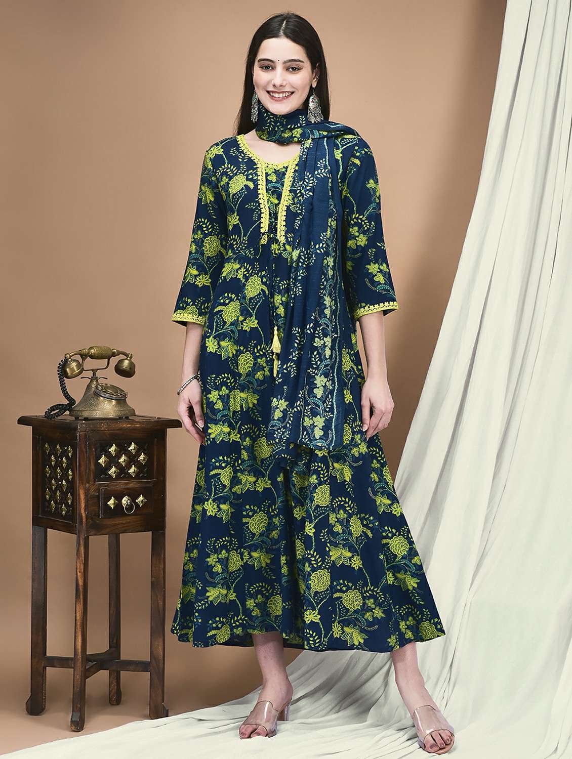 women floral three quarter sleeve kurta dupatta set - 21959534 - Standard Image - 3