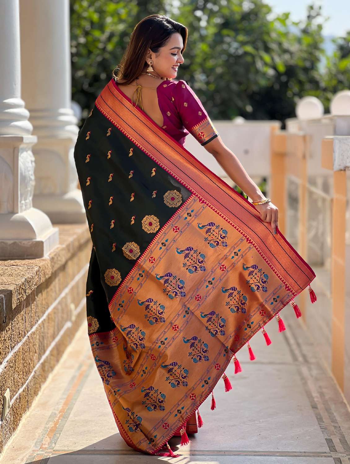women self design paithani saree with blouse - 21959572 -  Standard Image - 3