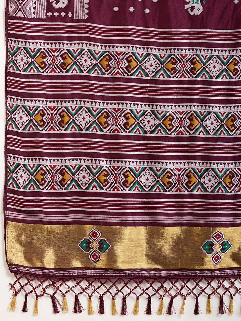 women self design patola saree with blouse - 21960241 - Standard Image - 5