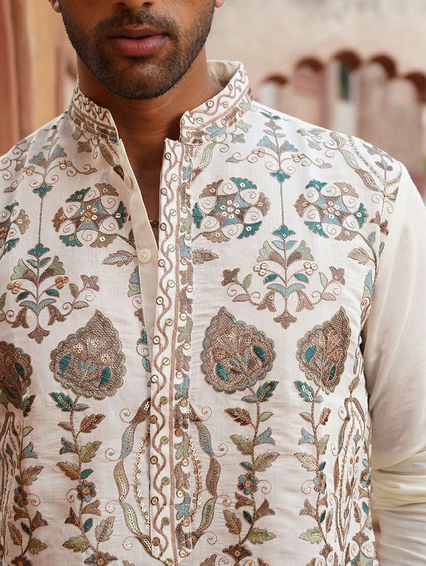 men white embroidered kurta and pyjama set  - 21960391 -  Standard Image - 5