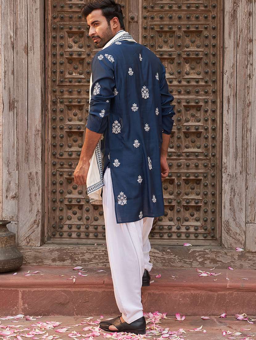 men teal embroidered kurta and pyjama with dupatta  - 21960402 -  Standard Image - 5
