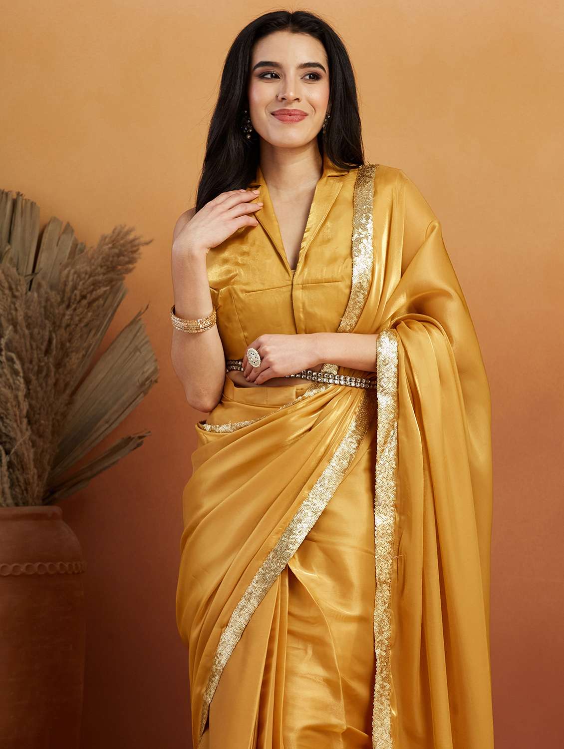 women solid with bordered ready to wear saree with blouse - 21961279 - Standard Image - 3