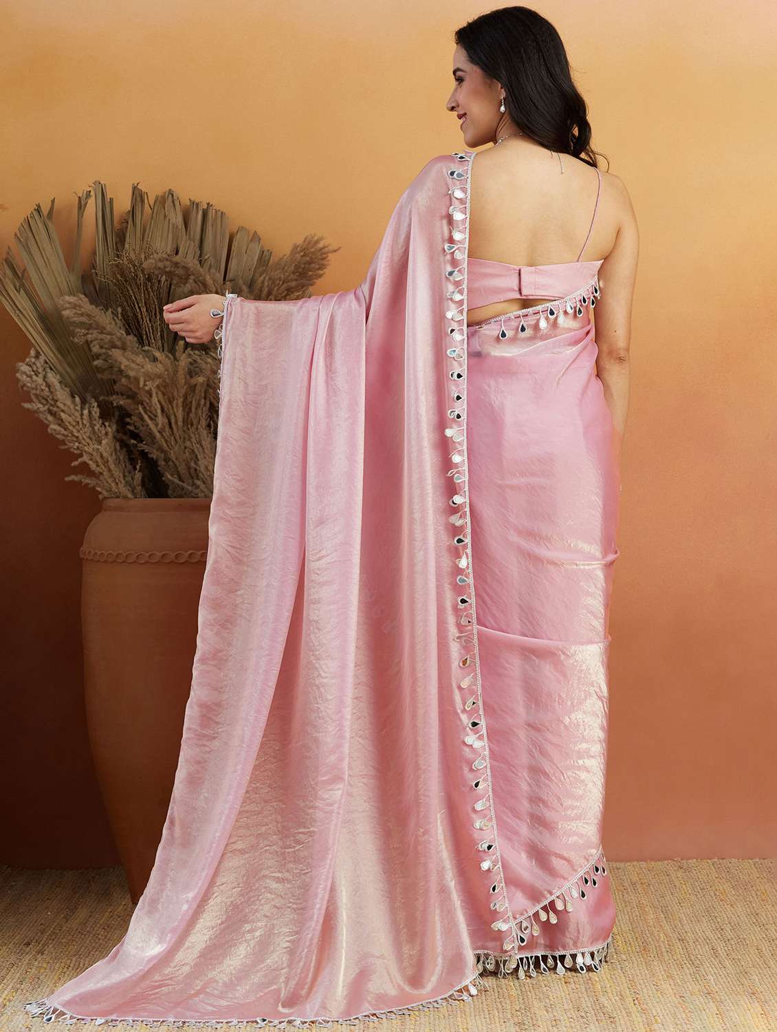 women solid with embellished bordered saree with blouse - 21961287 - Standard Image - 3