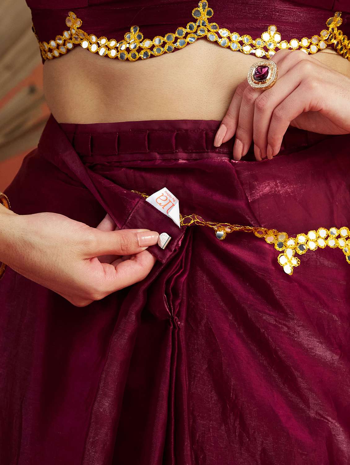 women solid with bordered ready to wear saree with blouse - 21961299 -  Standard Image - 5