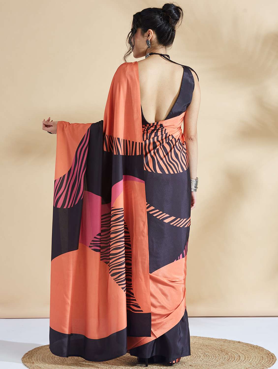 women printed ready to wear saree with blouse - 21961307 - Standard Image - 3