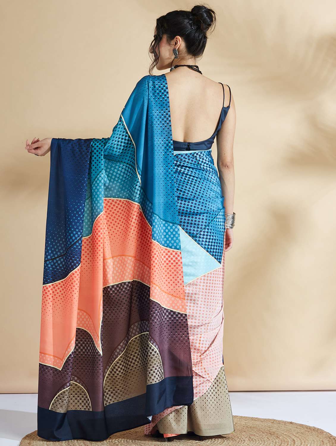 women printed ready to wear saree with blouse - 21961309 -  Standard Image - 3