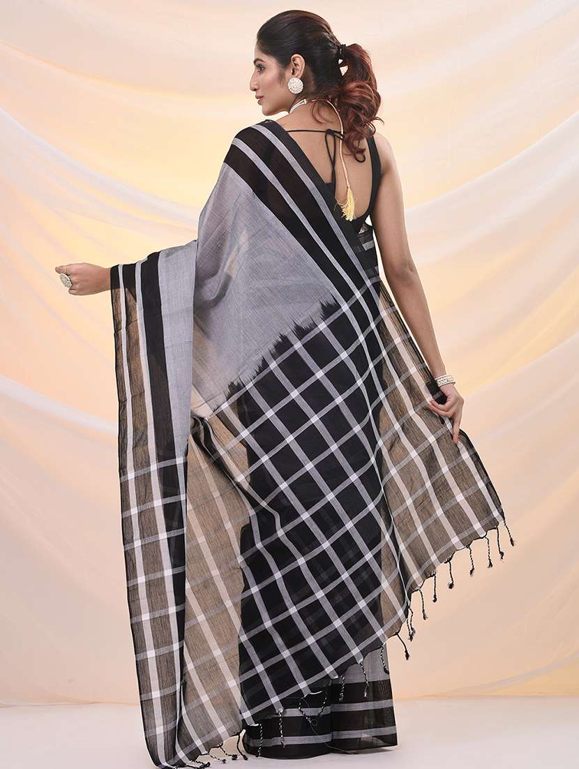 women solid with striped bordered saree with blouse - 21961508 - Standard Image - 3