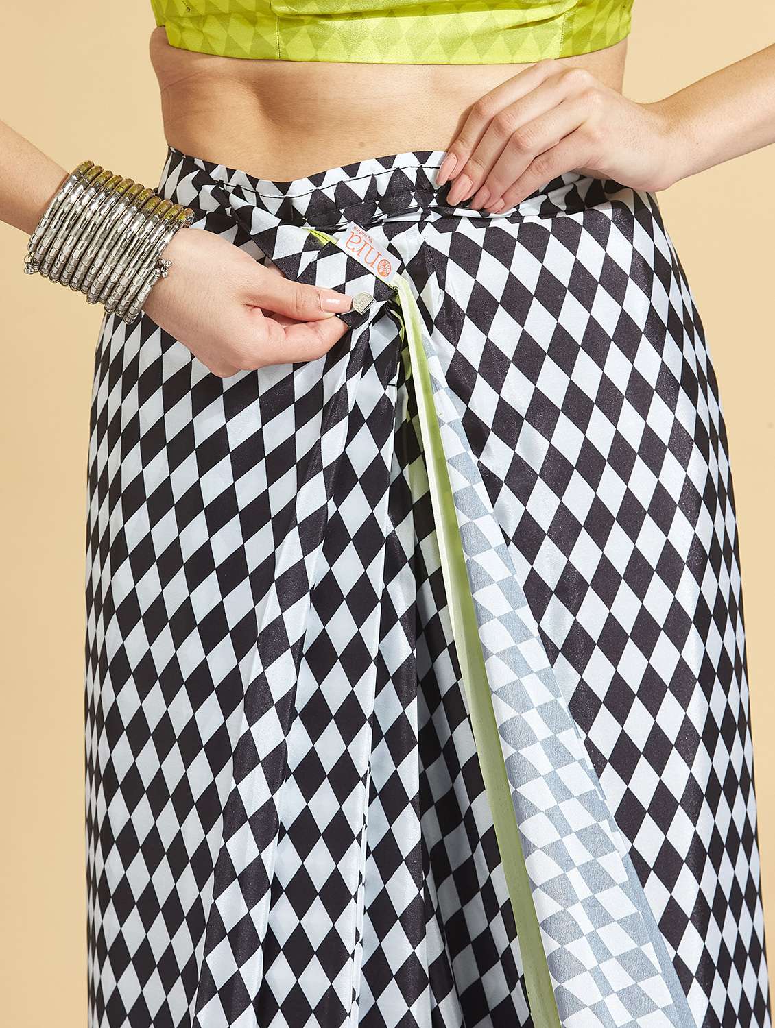 women checkered ready to wear saree with blouse - 21961593 -  Standard Image - 5