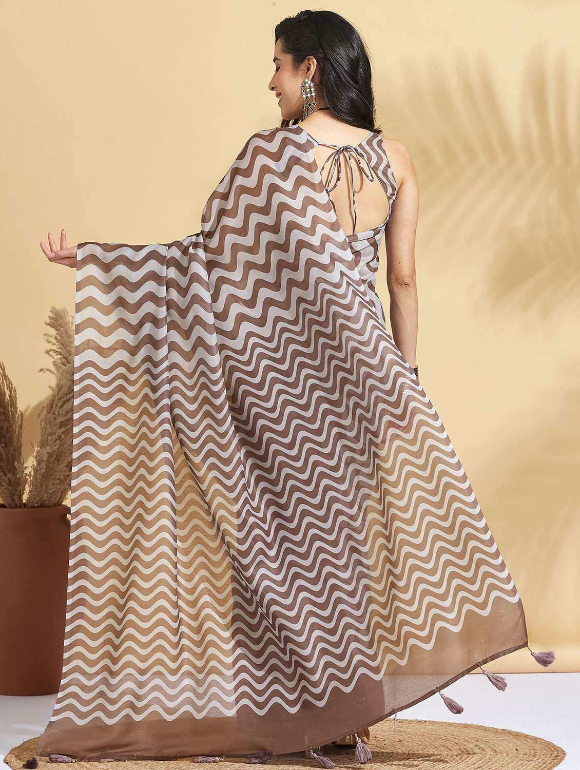 women printed ready to wear saree with blouse - 21961600 -  Standard Image - 3