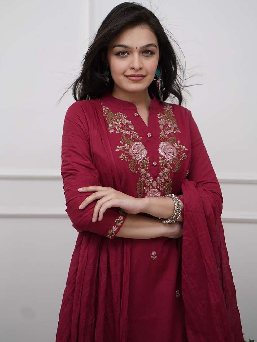 women three quarter sleeve kurta pant with dupatta set - 21961647 -  Standard Image - 3