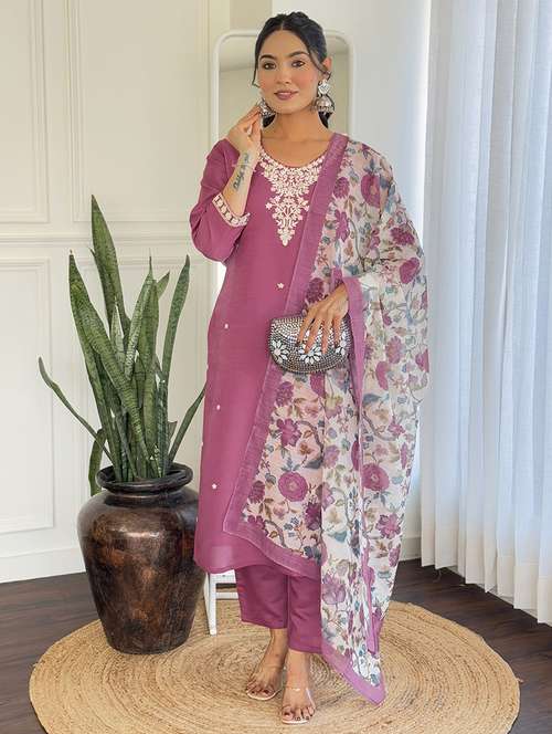 women three quarter sleeve kurta pant with dupatta set - 21961651 - Standard Image - 0