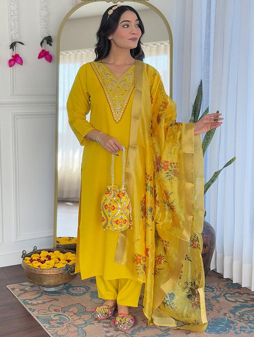 women three quarter sleeve kurta pant with dupatta set - 21961652 - Standard Image - 0