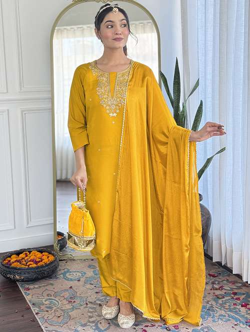 women three quarter sleeve kurta pant with dupatta set - 21961660 - Standard Image - 0