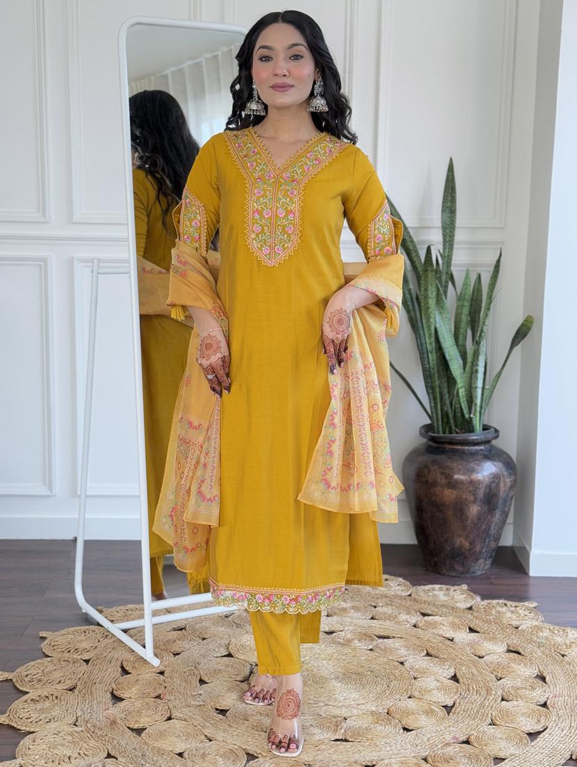 women three quarter sleeve kurta pant with dupatta set - 21961670 -  Zoom Image - 0