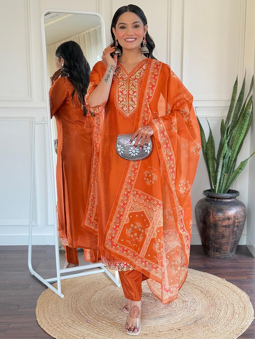 women three quarter sleeve kurta pant with dupatta set - 21961672 - Zoom Image - 0