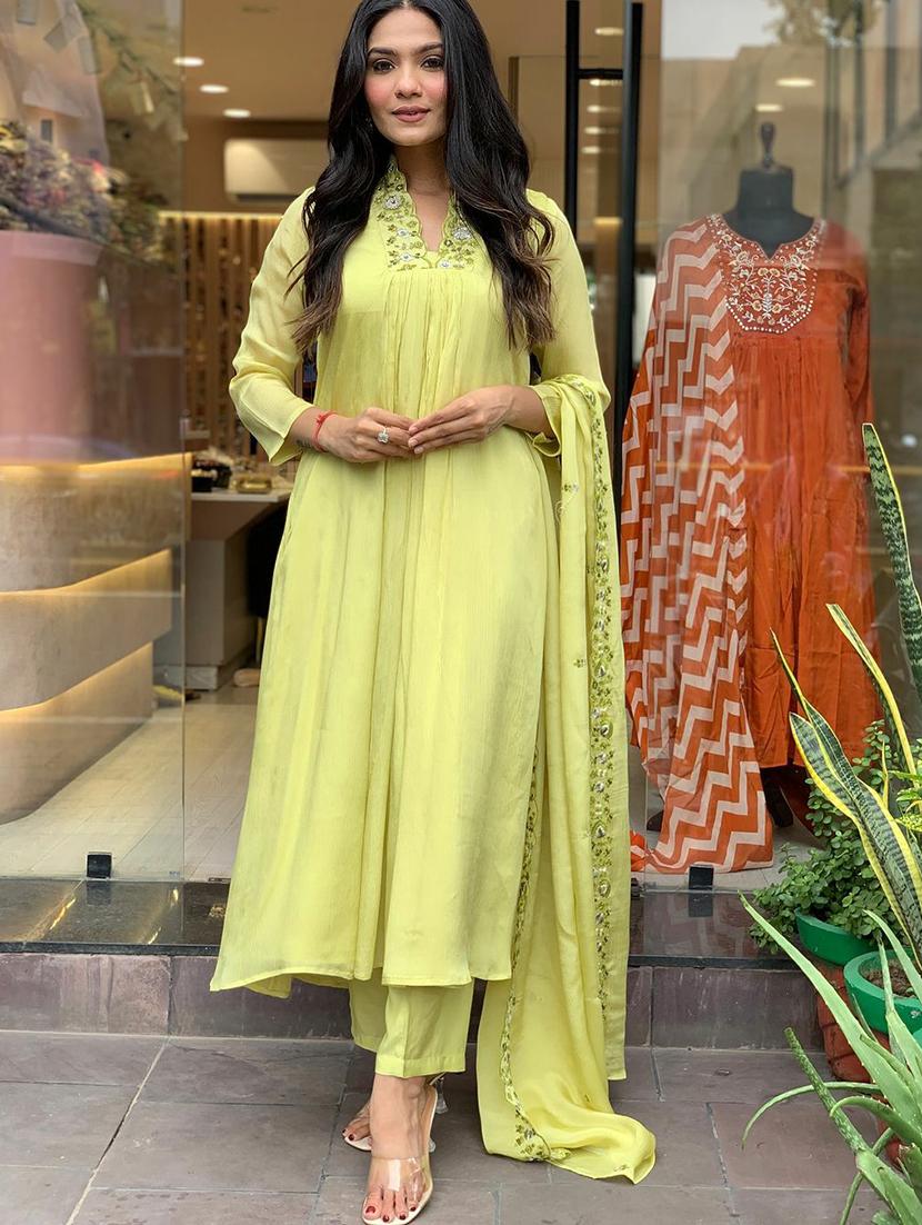 women three quarter sleeve kurta pant with dupatta set - 21961682 -  Zoom Image - 0