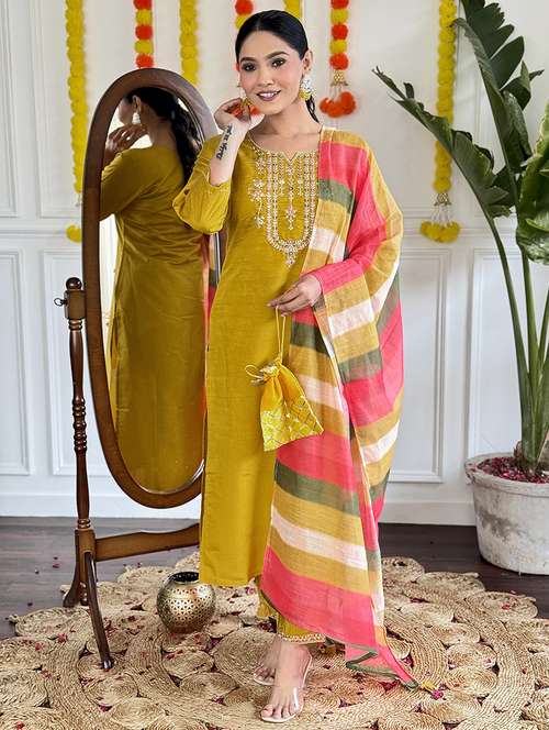 women three quarter sleeve kurta pant with dupatta set - 21961687 - Standard Image - 0