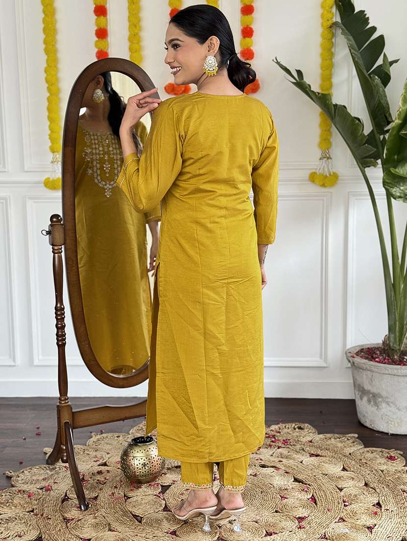 women three quarter sleeve kurta pant with dupatta set - 21961687 - Standard Image - 3
