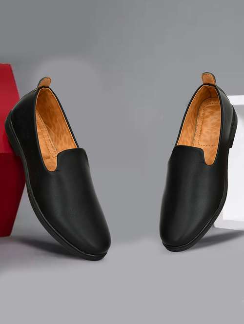 men black slip on mojari