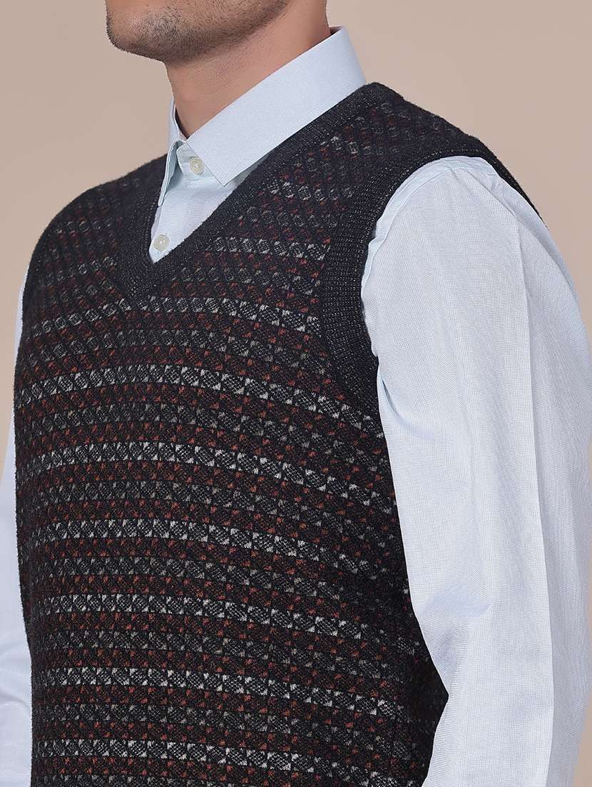 men self design sleeveless regular fit pullover - 21961962 -  Standard Image - 3