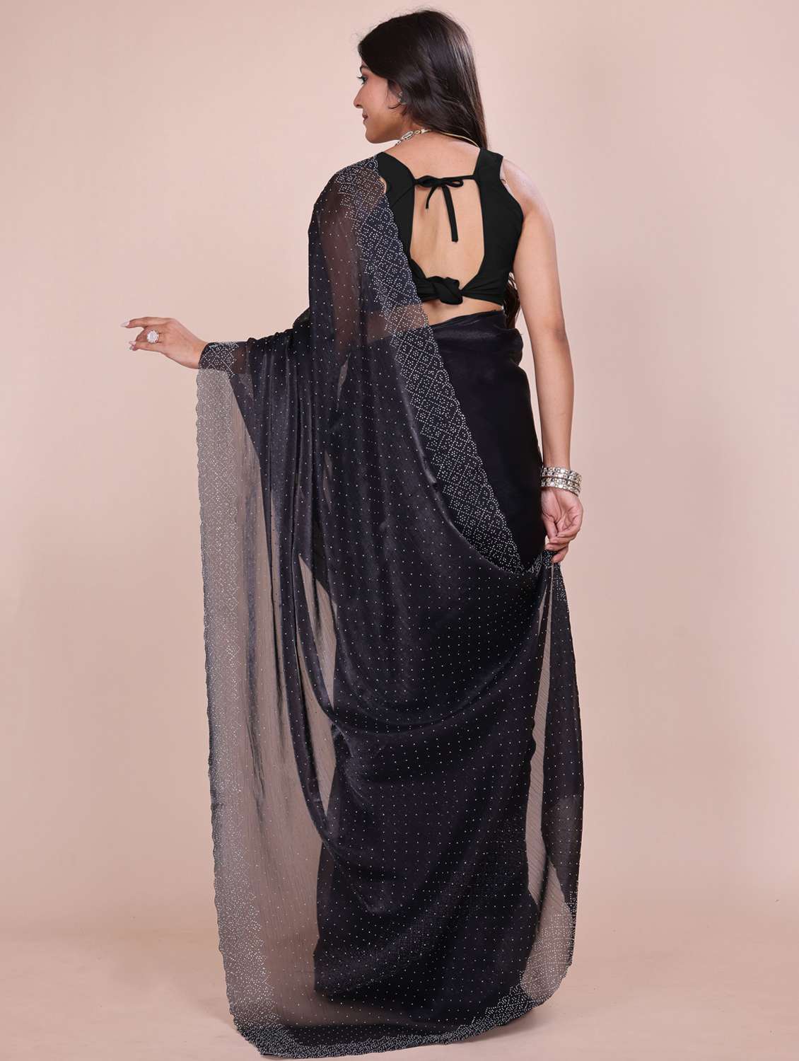 women solid with work embellished saree with blouse - 21962034 - Standard Image - 3