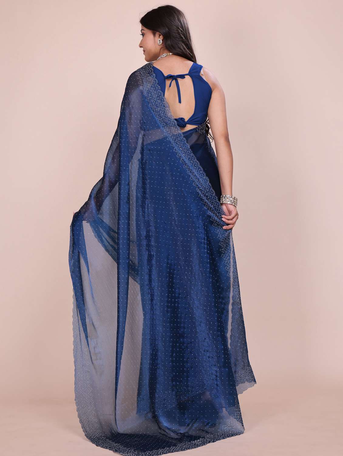 women solid with work embellished saree with blouse - 21962035 - Standard Image - 3