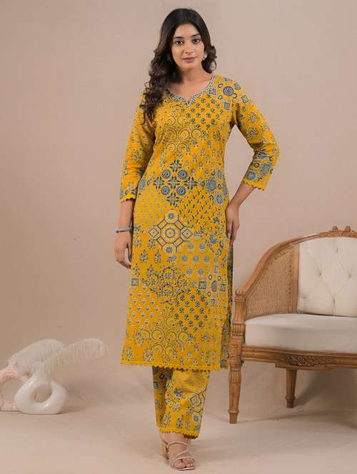 women printed three quarter sleeve kurta pant set