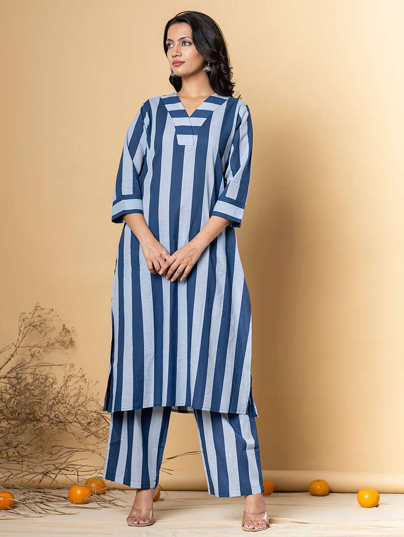 women striped three quarter sleeve kurta pant set
