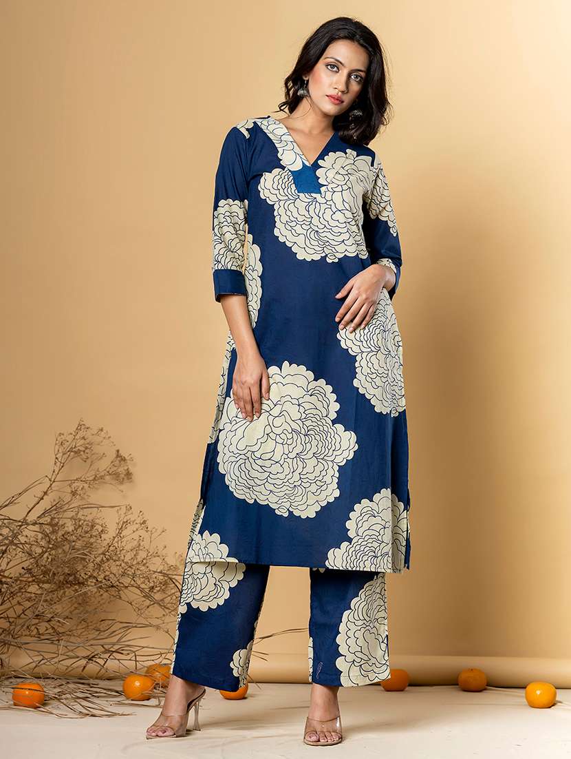 women printed three quarter sleeve kurta pant set